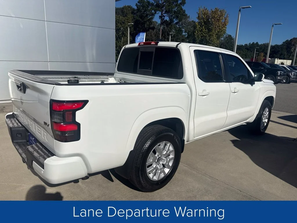 Used 2022 Glacier White Nissan SV image 6