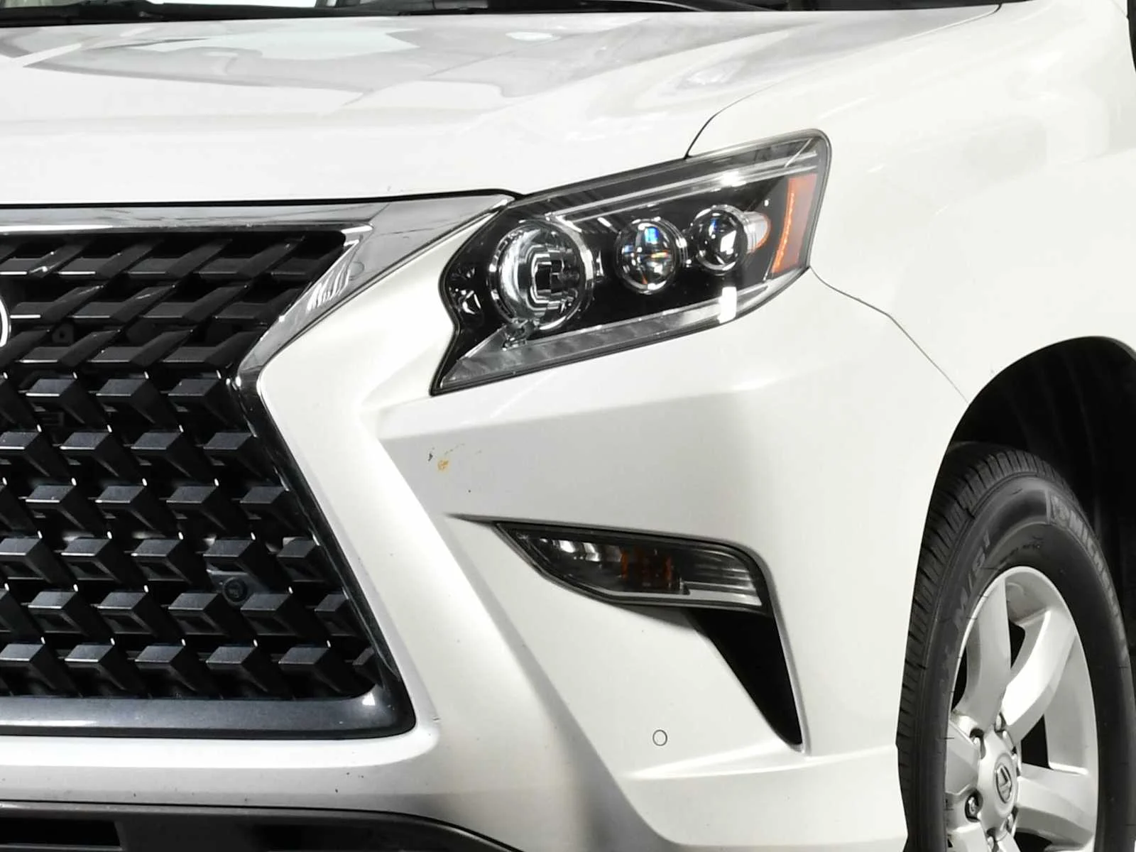 Used 2018 Starfire Pearl Lexus  image 11