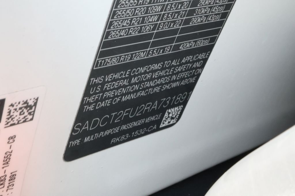 Used 2024  Jaguar P400 R-Dynamic S image 42