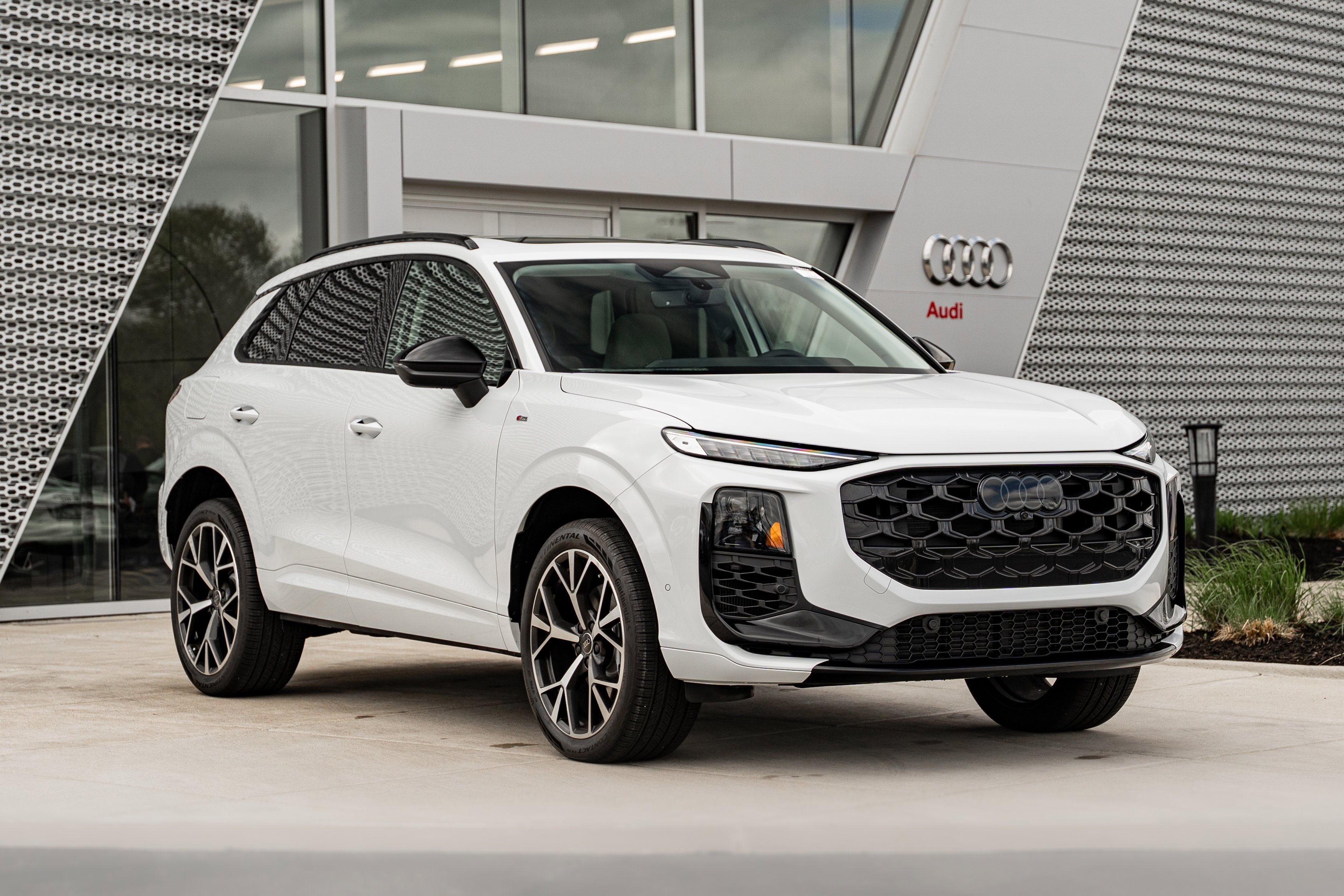 2026 Audi Q3 S line quattro's photo
