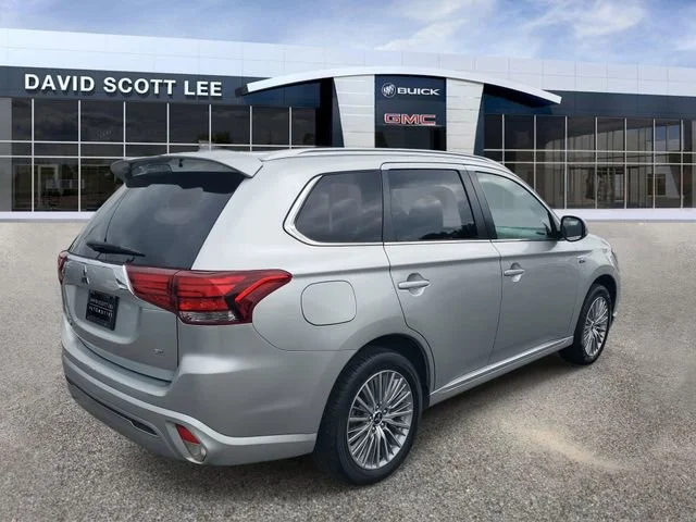 Used 2022 Silver Mitsubishi SEL image 4