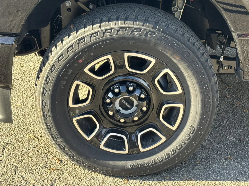 2025 Ford F-350 Super Duty Platinum - Photo 11