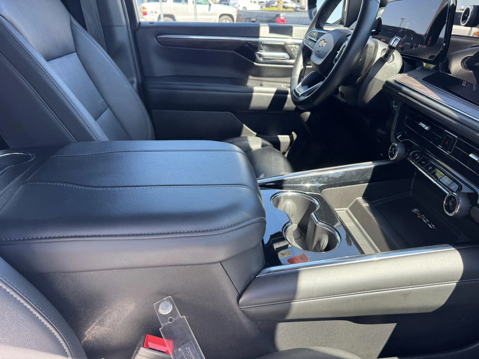 Used 2025 Summit White Chevrolet LT image 8