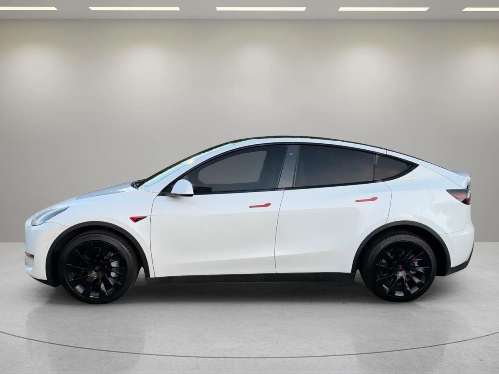 Used 2020  Tesla Long Range image 2