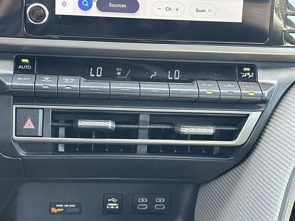 Certified Used 2025  Toyota SE image 38