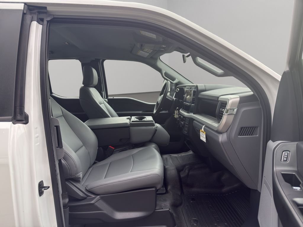 Used 2025 Oxford White Ford XL image 15