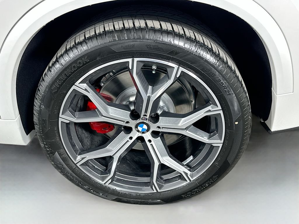 New 2026 Mineral White Metallic BMW xDrive50e image 23