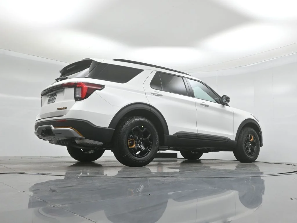 New 2026 Star White Metallic Tri-Coat Ford Tremor image 49