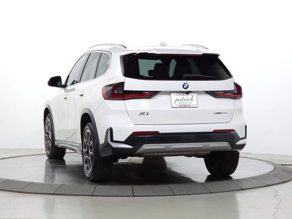 Used 2023 White BMW xDrive28i image 3