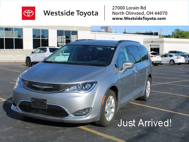 2017 Chrysler Pacifica Touring-L's photo