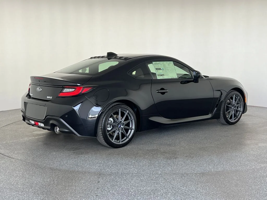 New 2026 CRYSTAL BLACK SILICA Subaru Limited image 4