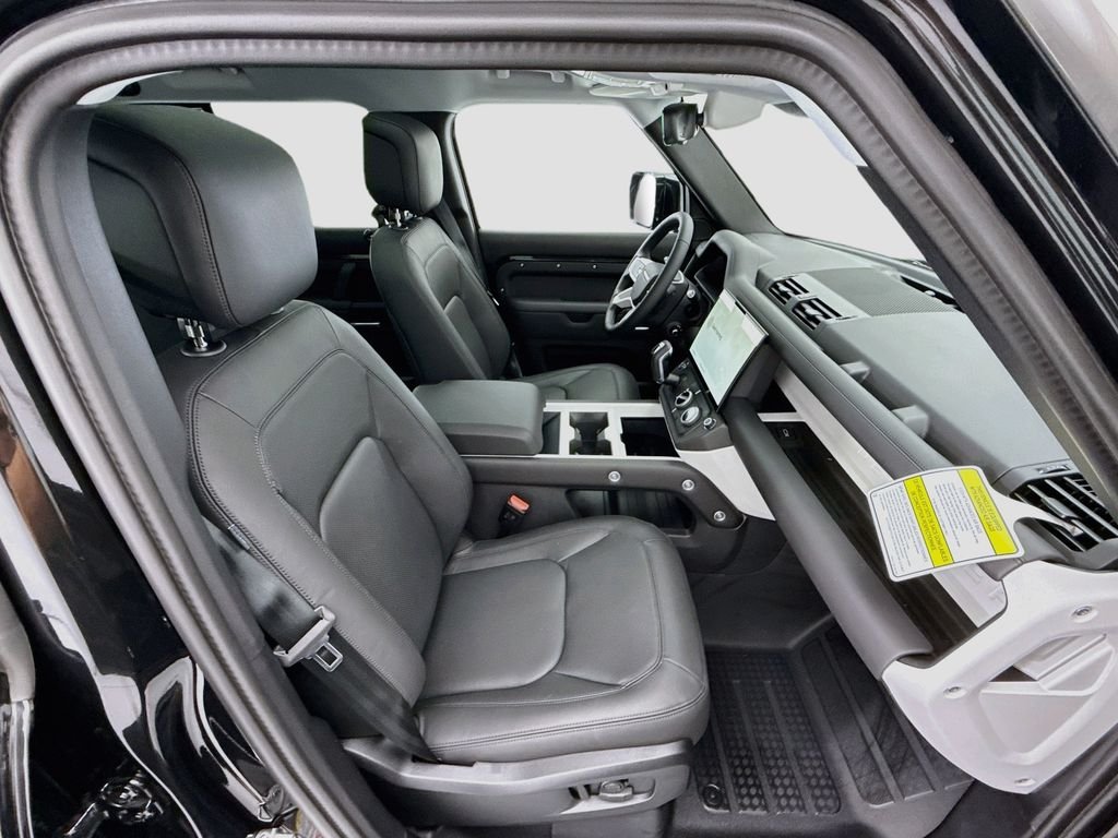 New 2026 Santorini Black Land Rover S image 20