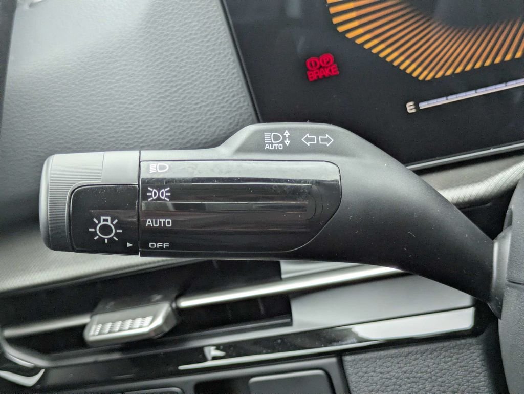 New 2026 Glacial White Pearl Kia LX image 27
