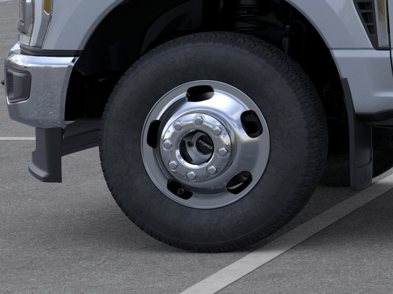 New 2026 Glacier Gray Metallic Tri-Coat Ford F-350® Lariat® image 48