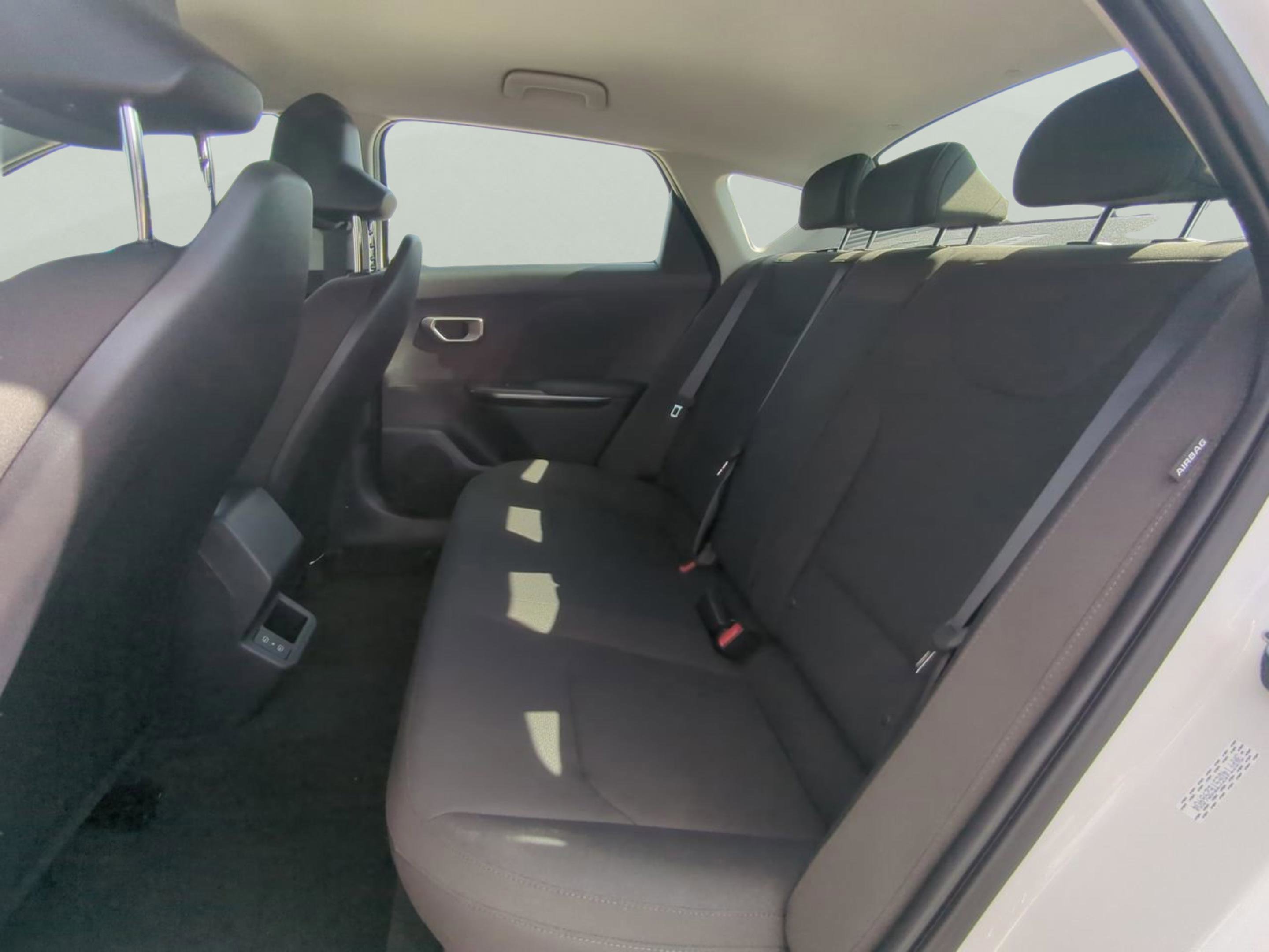 New 2026 Snow White Pearl Kia LXS image 10