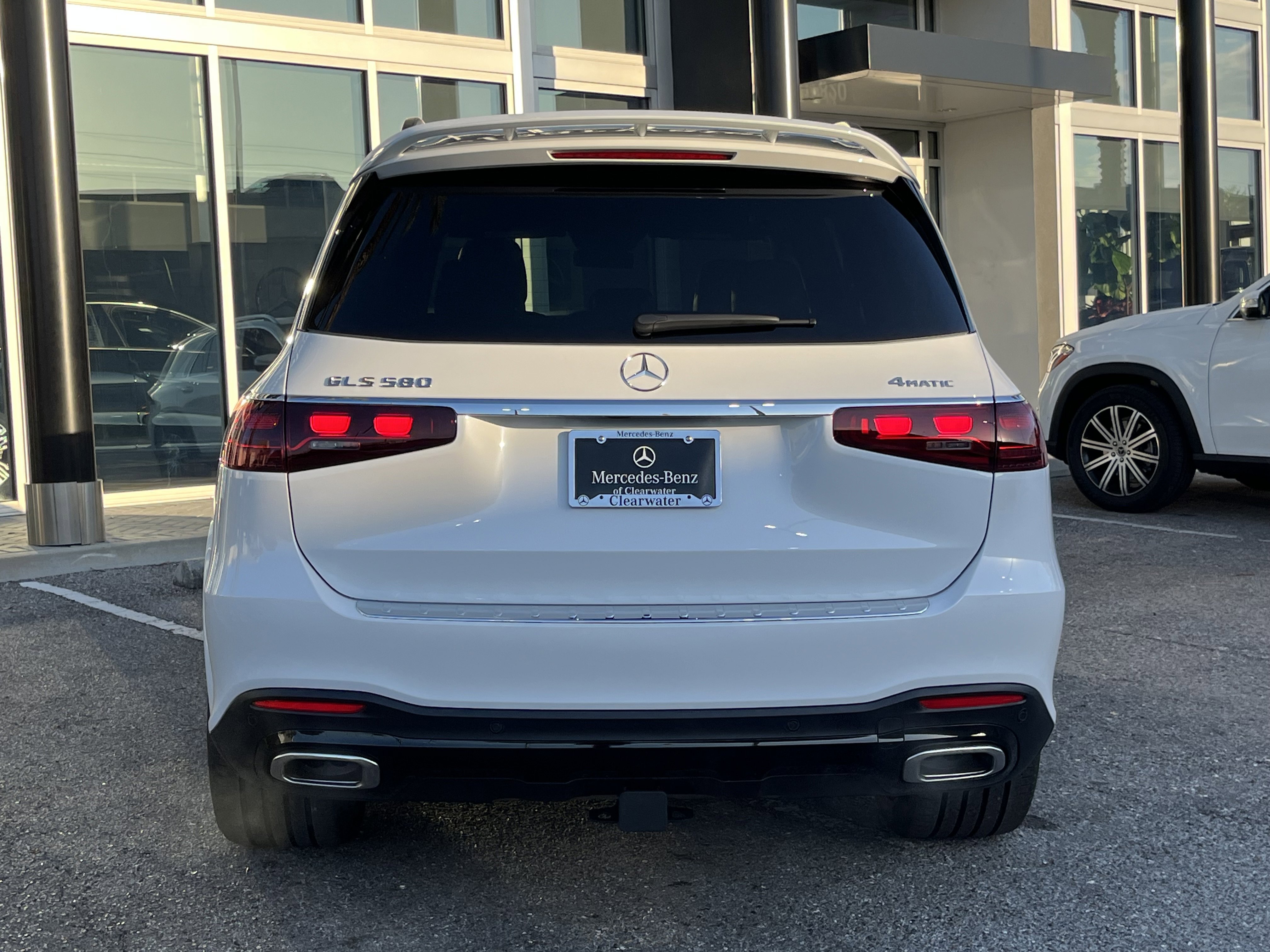 New 2026 MANUFAKTUR Moonlight White Metallic Mercedes-Benz GLS 580 image 5