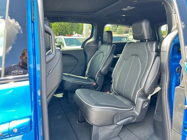 New 2027 Blue Pearl Chrysler Limited image 17