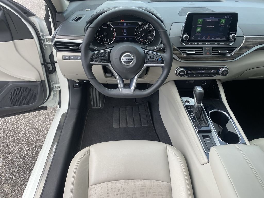 Used 2022 Pearl White Tricoat Nissan 2.5 SL image 14