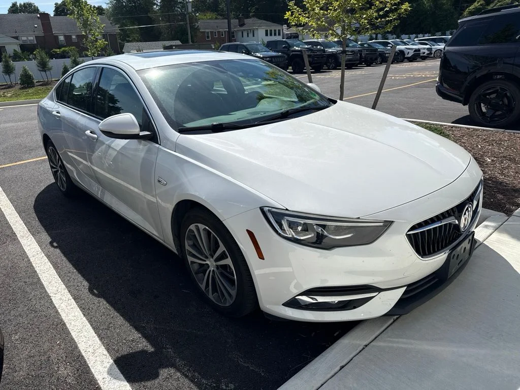 2018 Buick Regal Essence FWD's photo