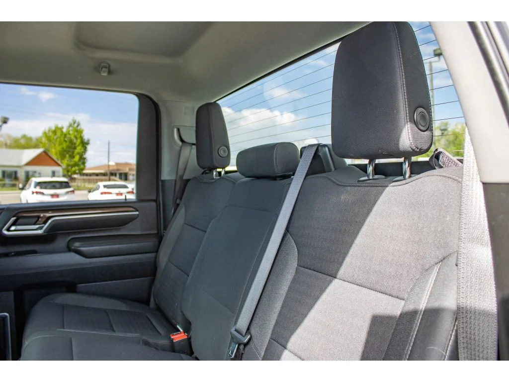 Used 2025 SUMMIT WHITE Chevrolet LT image 16