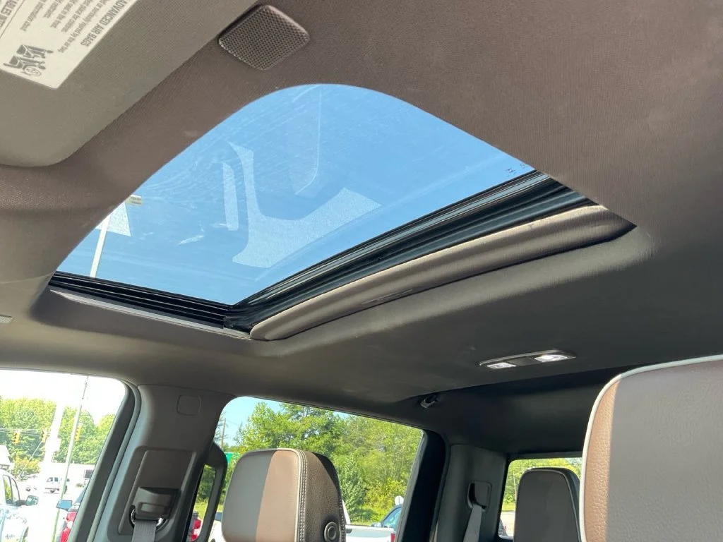 Used 2025 White Frost Tricoat GMC Denali image 21