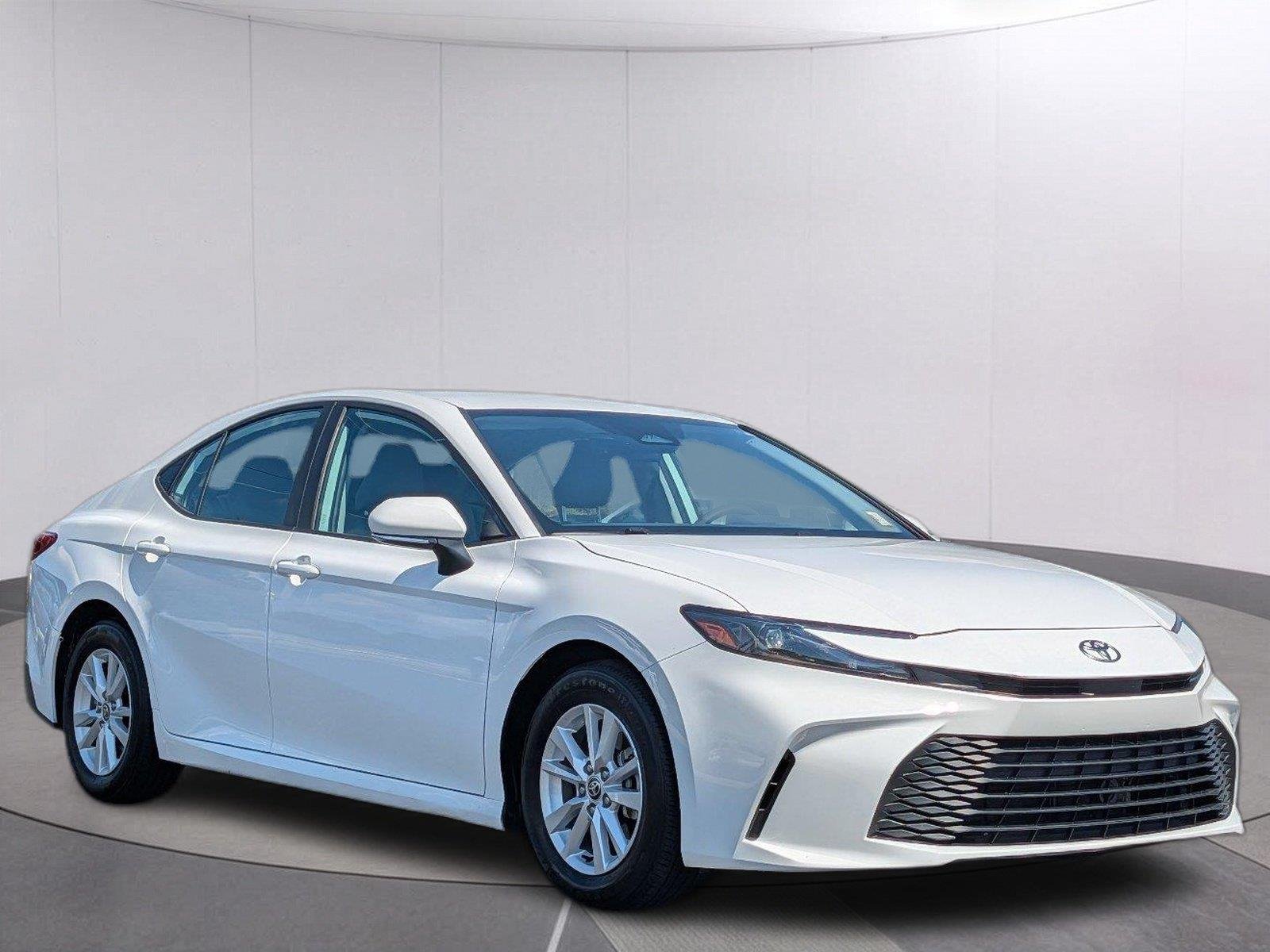 Used 2025 Ice Cap Toyota LE image 7
