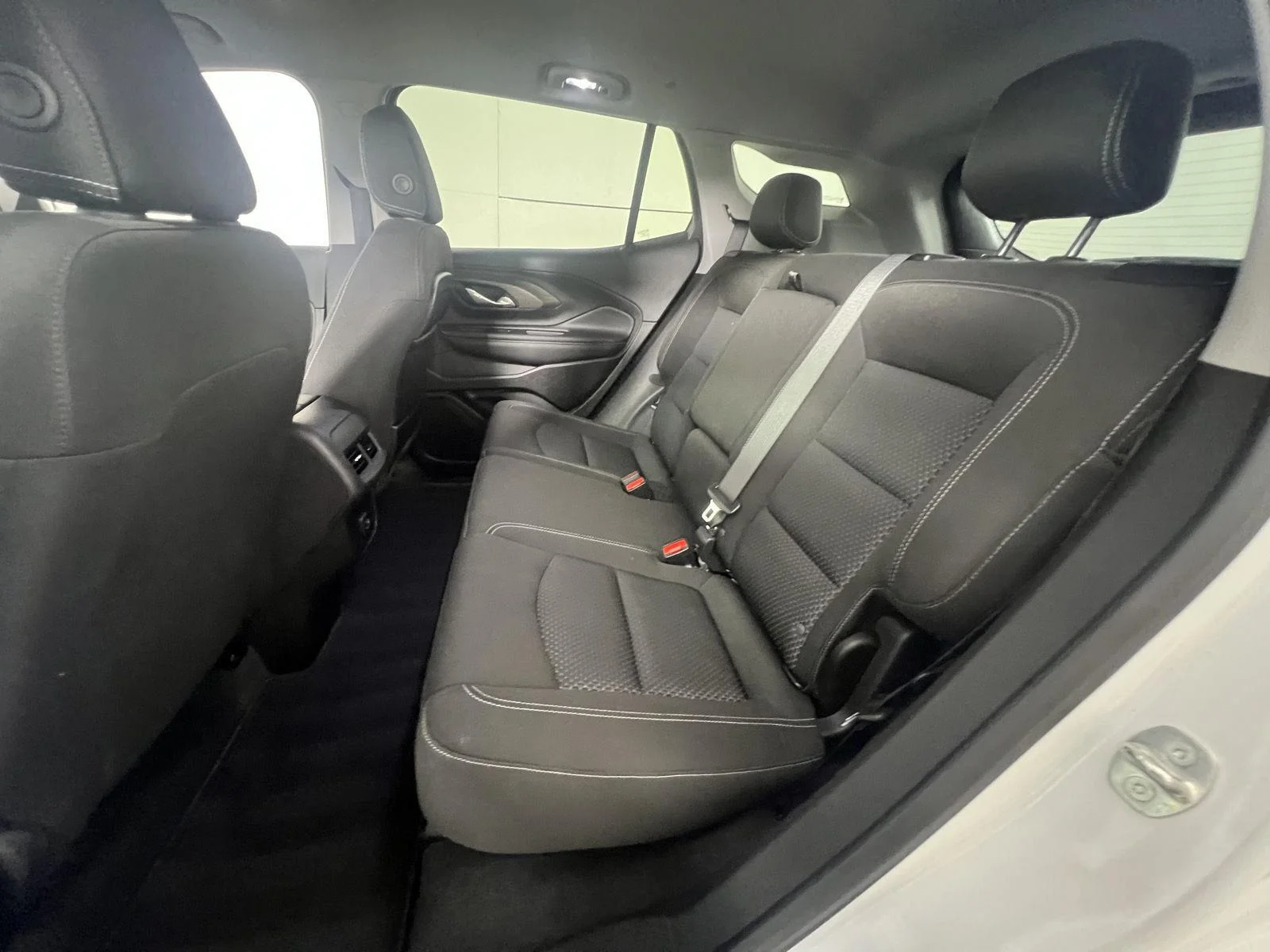 Used 2024 Summit White GMC SLE image 21