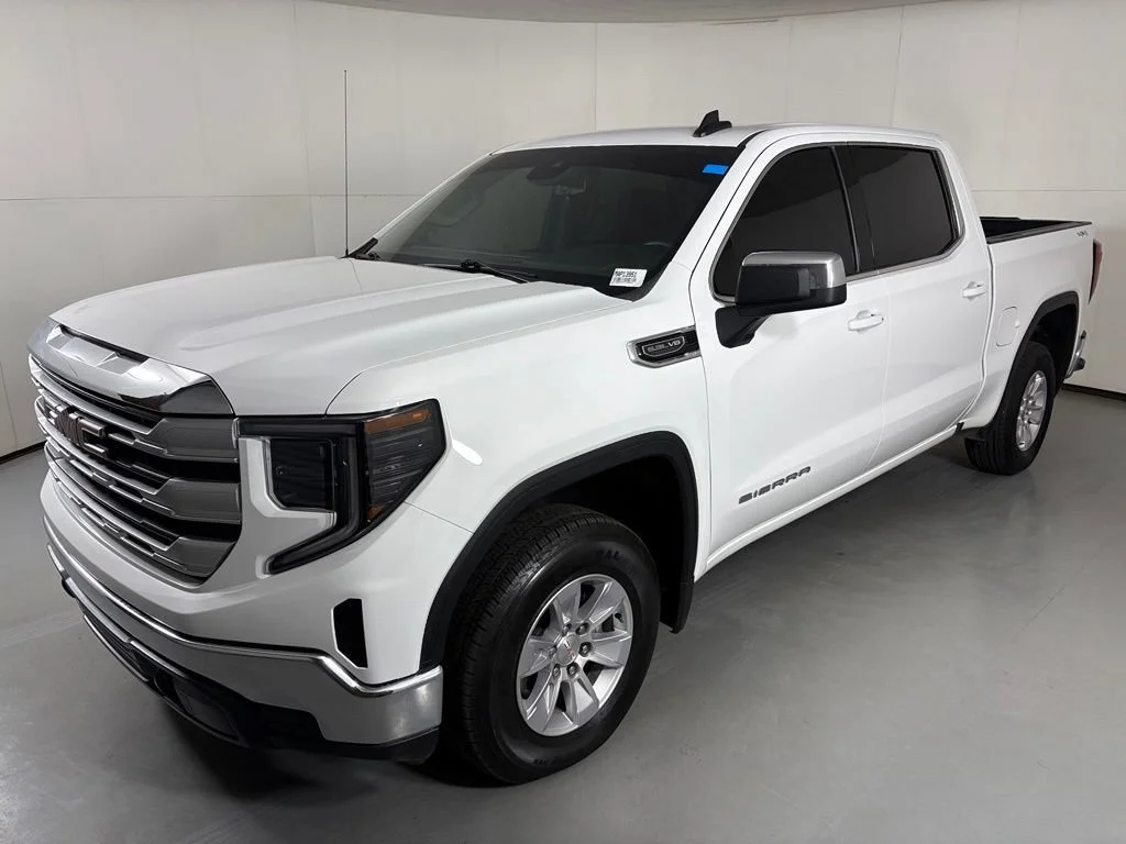 Certified Used 2026 Summit White GMC SLE image 5