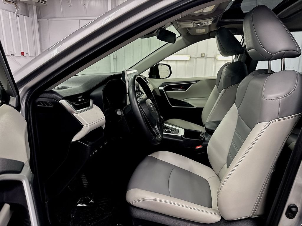 Used 2025 Silver Toyota XLE Premium image 12