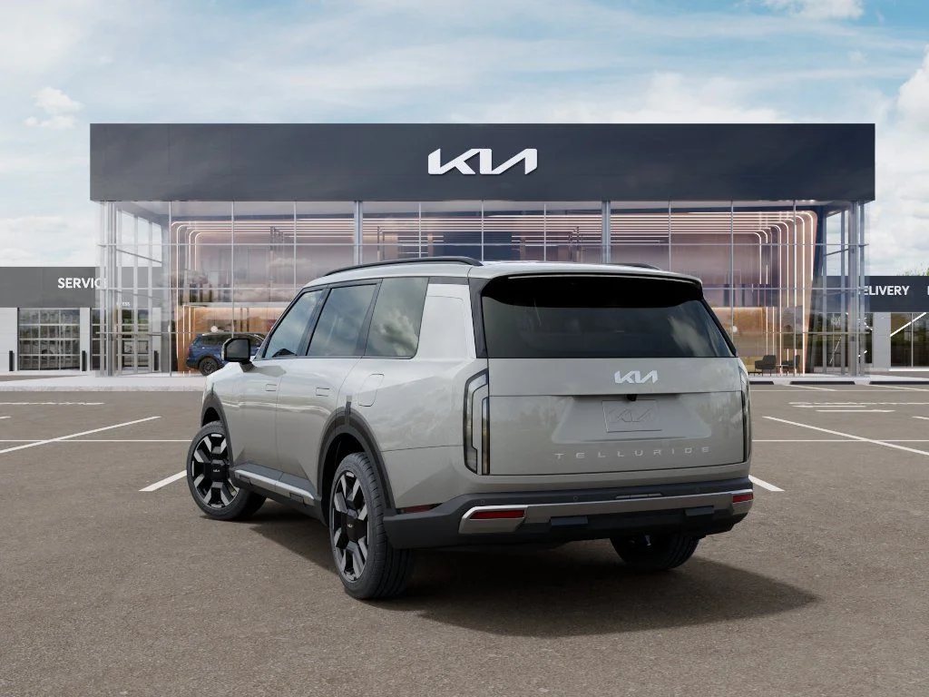 New 2027 Ivory Silver Kia S image 4