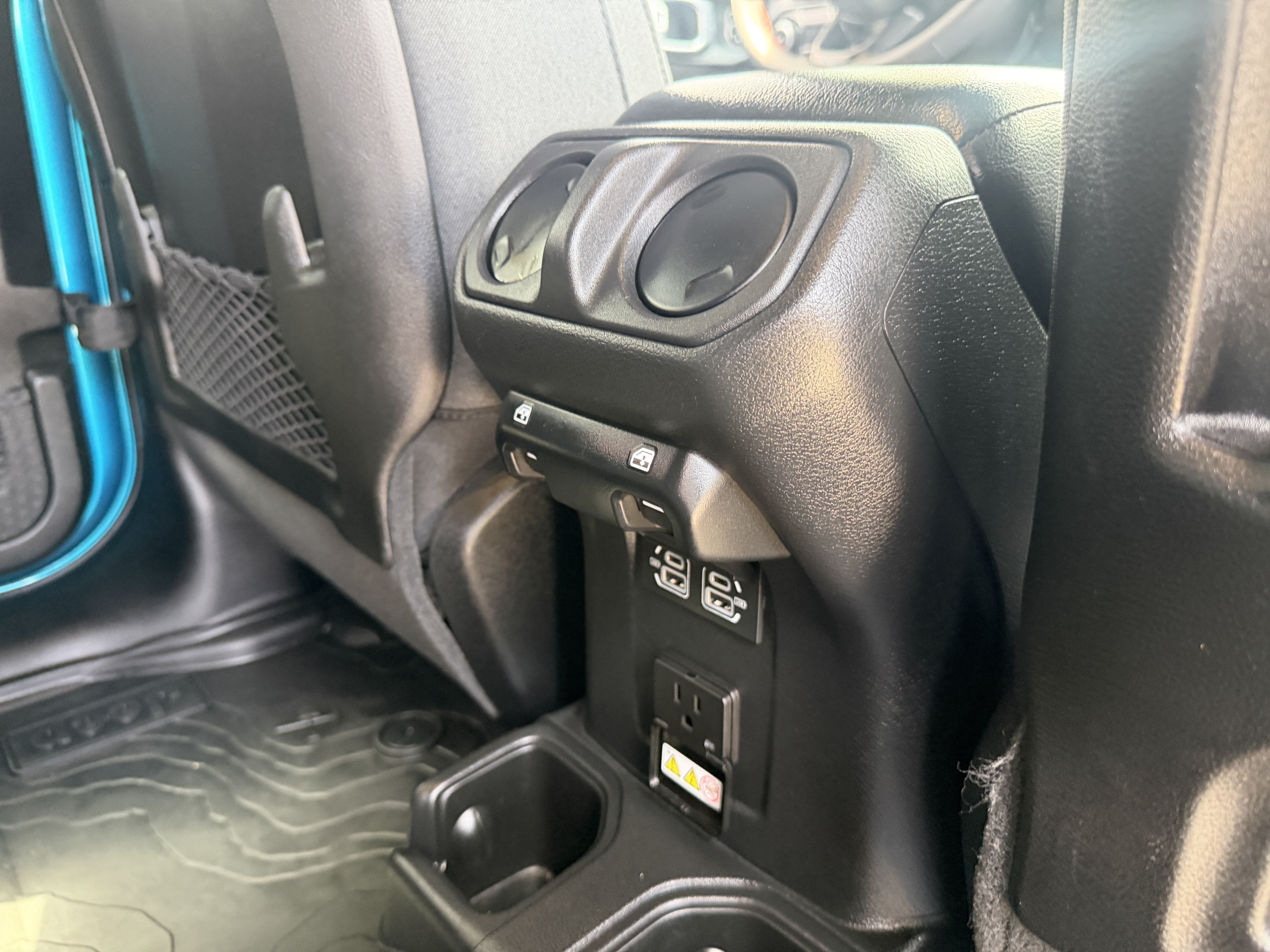 Used 2024 Bikini Pearl Coat Jeep Rubicon image 30
