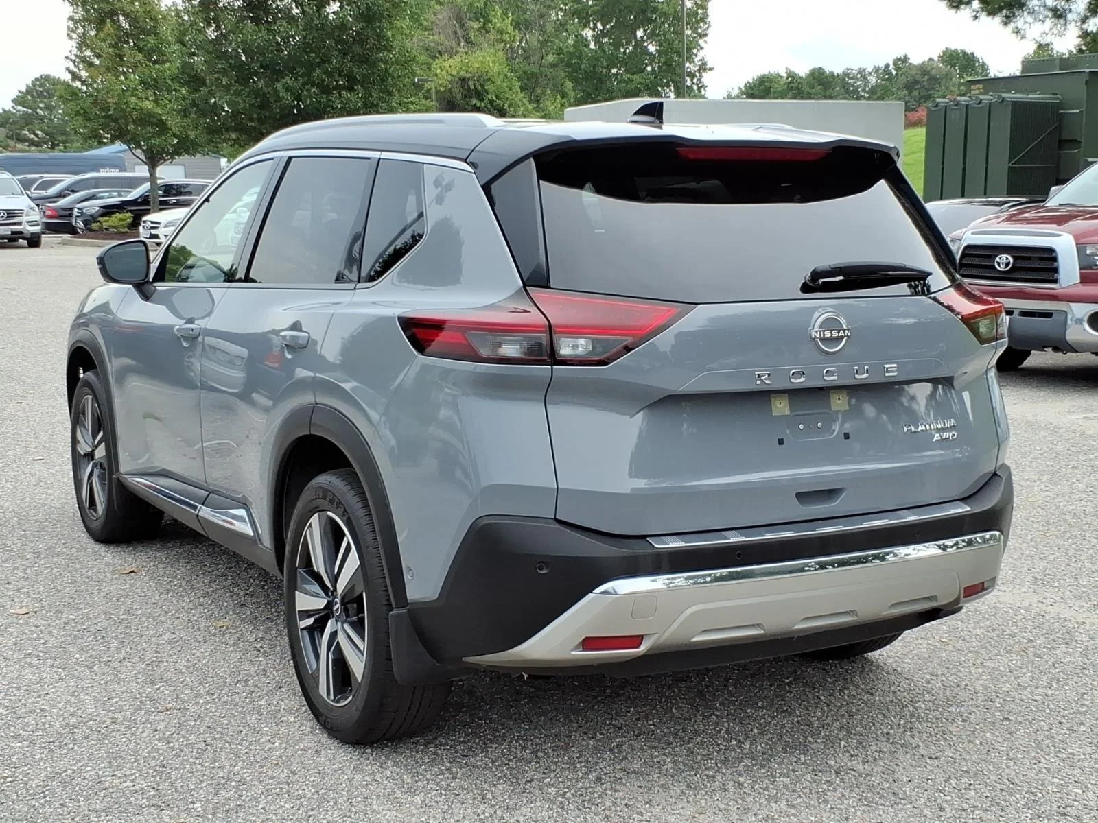 Used 2022 Boulder Gray Pearl/Super Black Nissan Platinum image 10