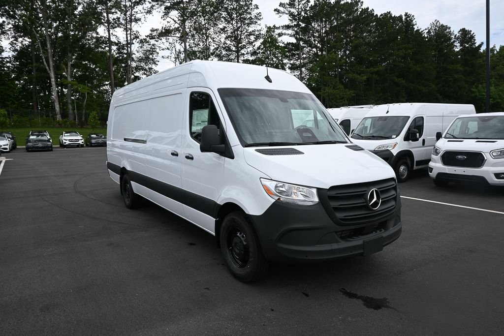 New 2026 Arctic White Mercedes-Benz Cargo 170 WB image 23