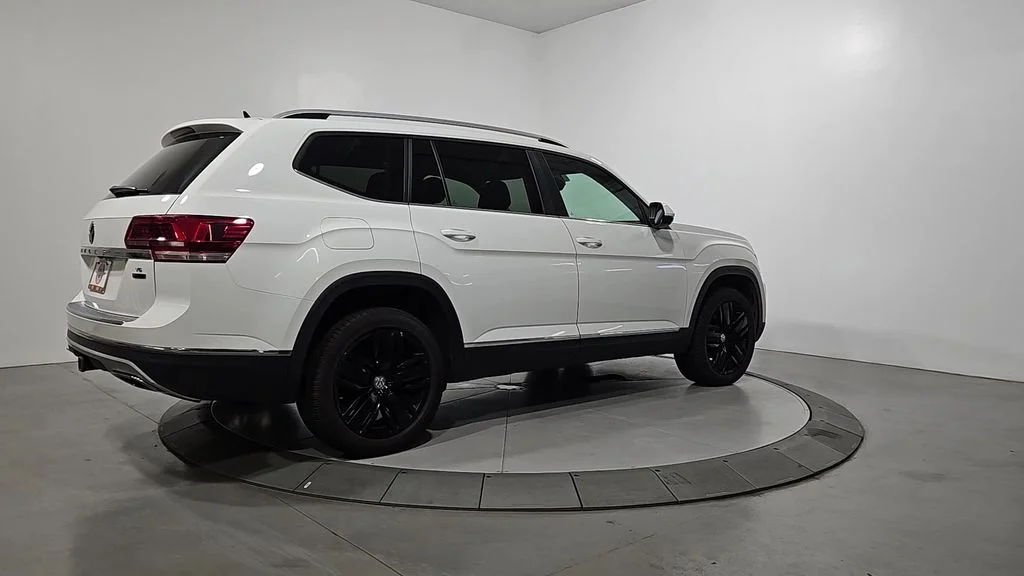 Used 2019 White Volkswagen SEL image 5