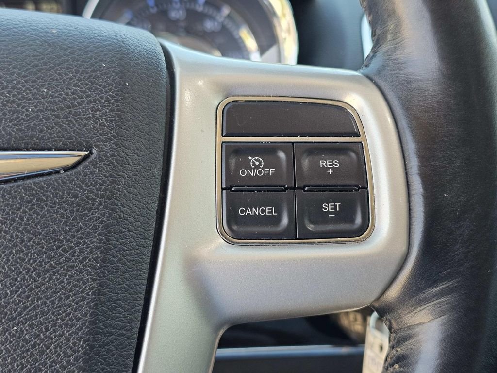 Used 2015 Black Chrysler Touring-L image 26