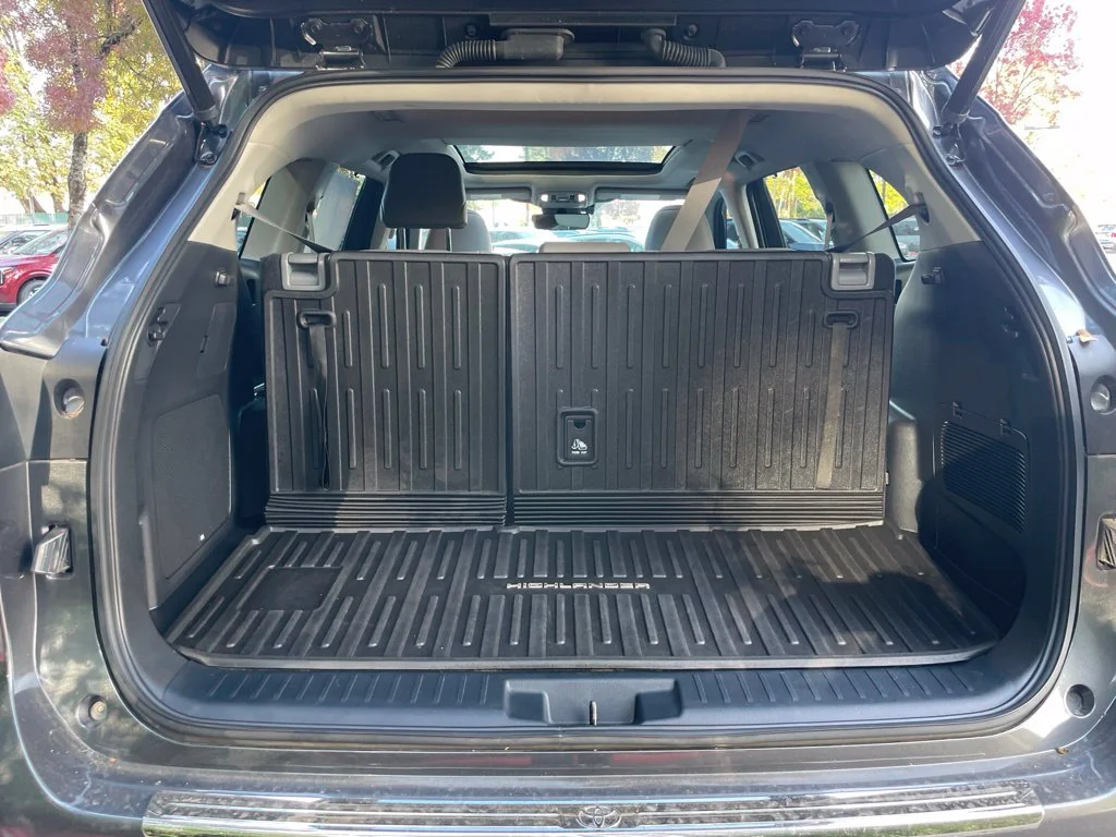 Used 2022 Magnetic Gray Metallic Toyota Platinum image 23