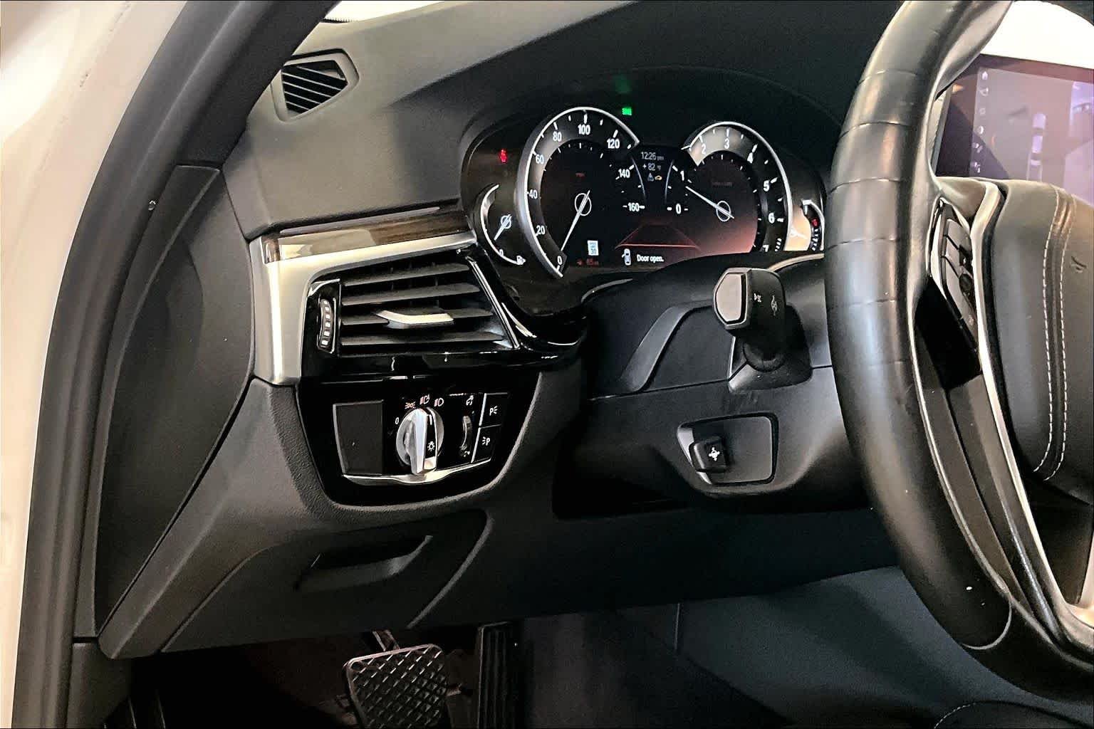 Used 2019 Alpine White BMW 540i image 29