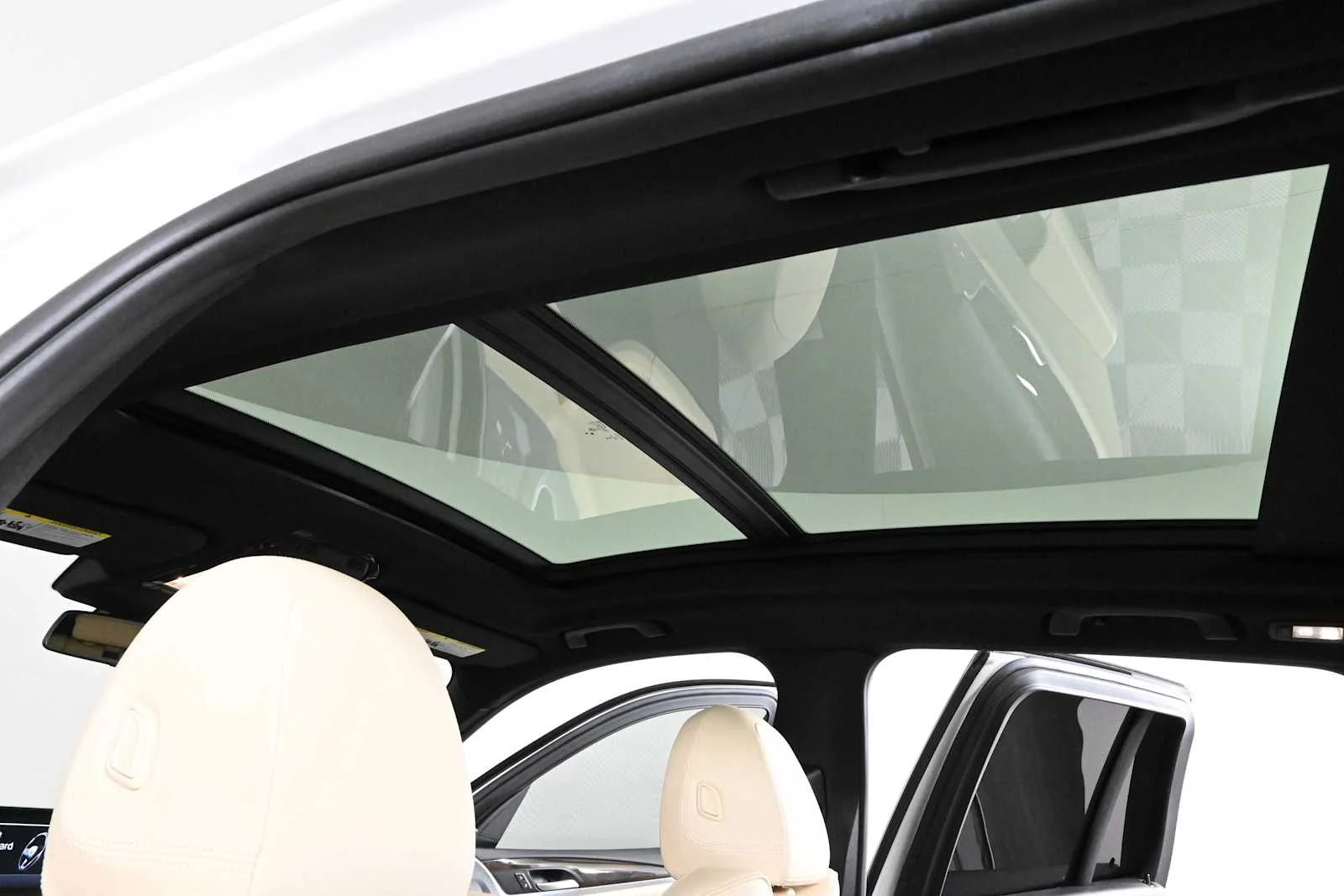 Used 2020 Mineral White Metallic BMW sDrive30i image 5