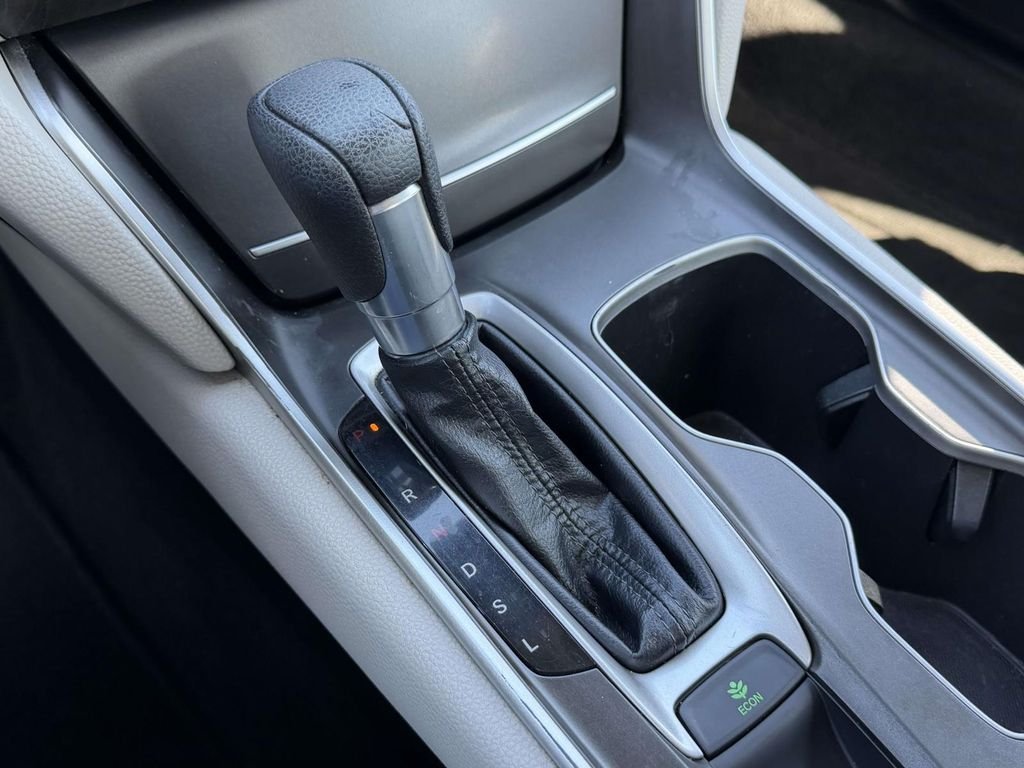Used 2018 White Honda EX image 6