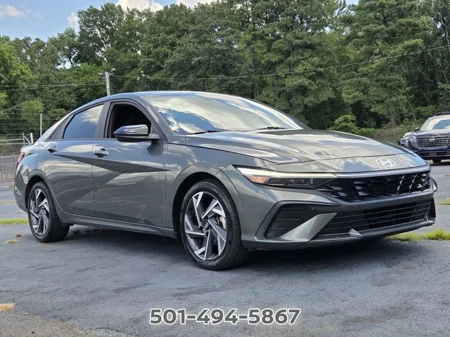 Used 2025 Gray Hyundai SEL Sport image 7
