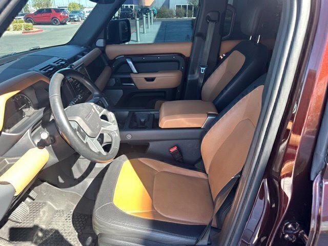 Used 2023  Land Rover X-Dynamic SE image 9