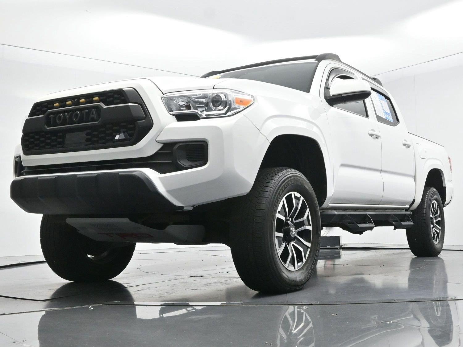Used 2022 White Toyota SR V6 image 47