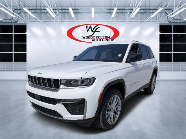 New 2027 Bright White Clear-Coat Paint Jeep Limited image 7