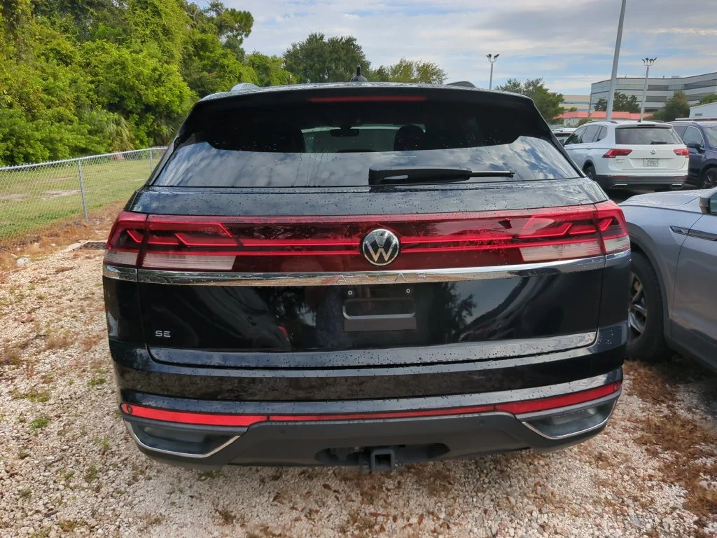 Used 2024 Black Volkswagen 2.0T SE w/Technology image 4