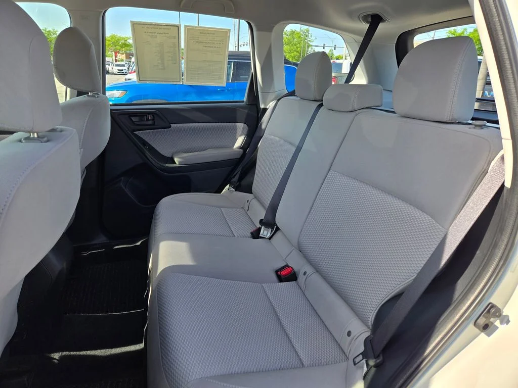 Used 2018 White Subaru 2.5i image 27