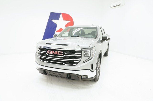 2025 GMC Sierra 4WD Crew Cab Short Box SLT's photo