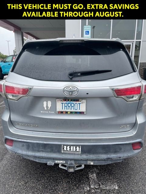 Used 2014 Silver Toyota XLE V6 image 5