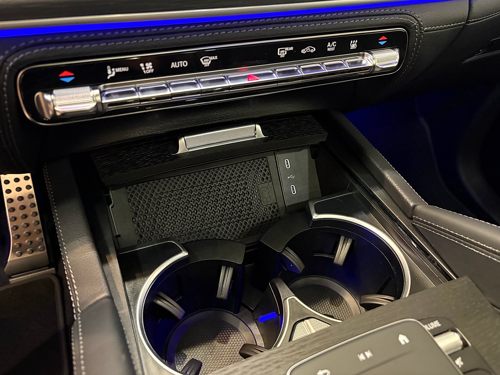New 2027 MANUFAKTUR Moonlight White Metallic Mercedes-Benz AMG® GLE 53e image 24
