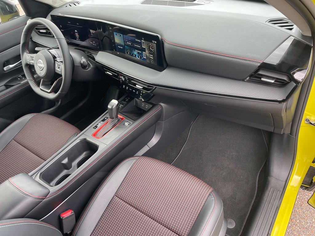 Used 2025 Yellow Nissan SR image 17