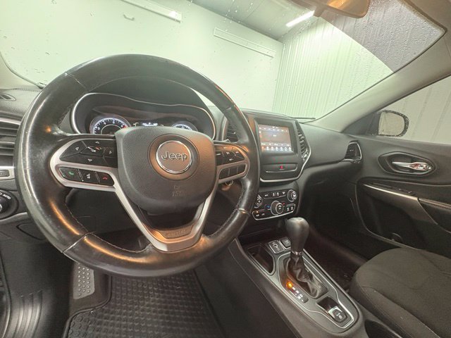 Used 2019 Black Jeep Latitude image 18
